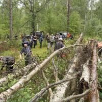 И растаскивали полтора десятка человек