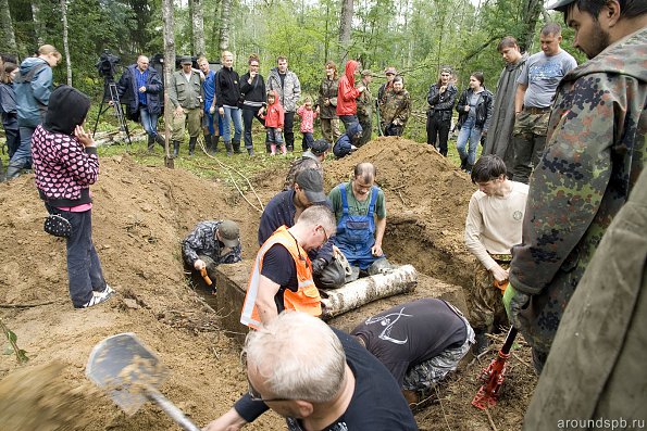 Тем временем заводят тросы