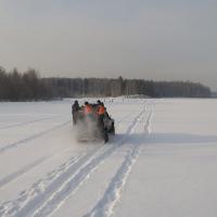 Соседний джип стремительно уходит вперед