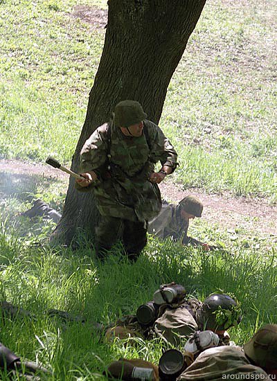 Вражеский солдат с гранатой М-24