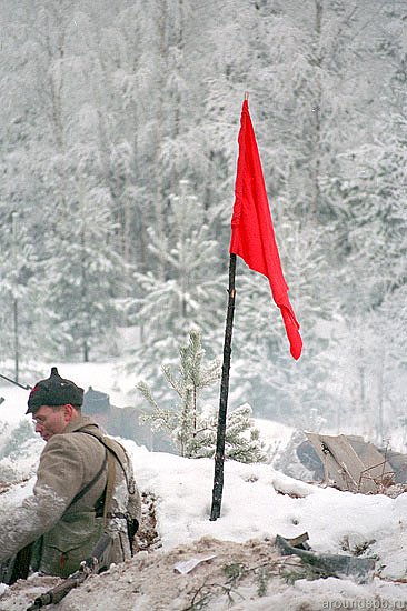 Красное знамя над вражескими позициями 
