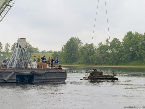 БТ-5 поднят на поверхность