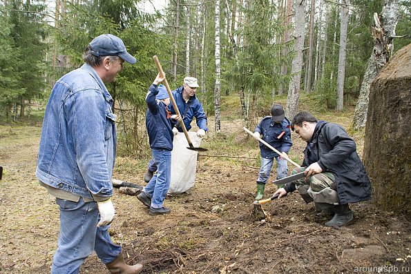 Дети активно участвуют в уборке