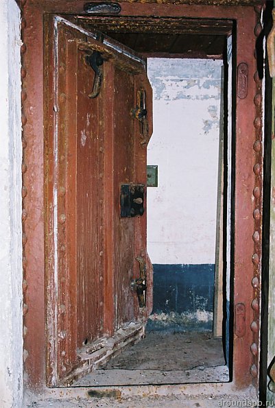 Бронированная входная дверь