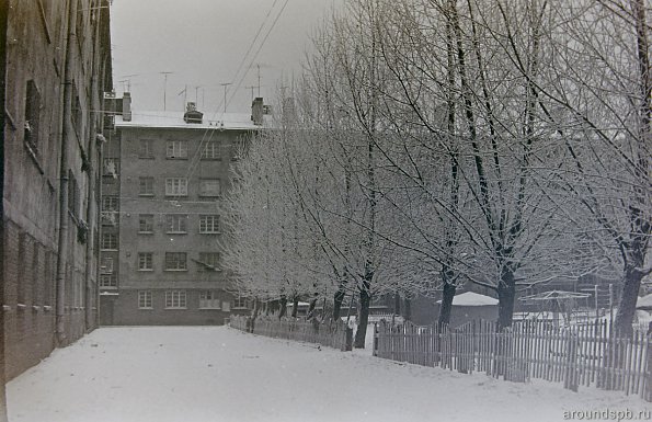 во дворе дома №46 по ул.Ткачей