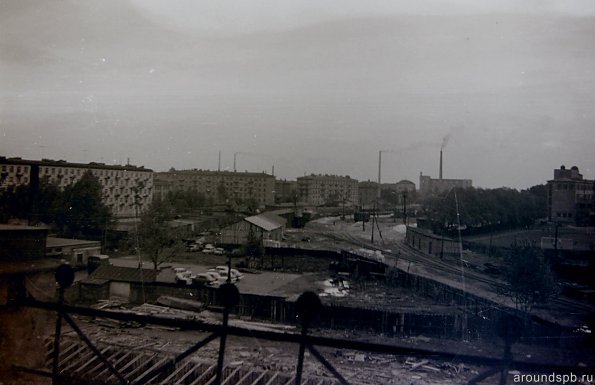 Вид с угла ул.Пинегина (Карловская) и Ткачей в сторону перекрестка ул.Бабушкина и ул.О.Берггольц