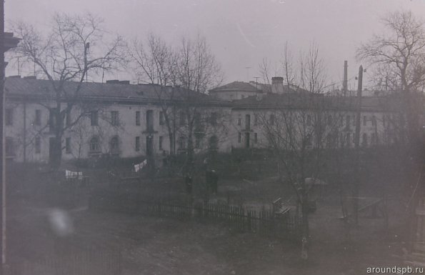 Вид на дома №41 к.4 и 43 к.3 по ул.Бабушкина с дома №12 к.2 по ул.Крупской
