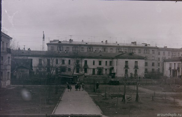 Вид на дом №16 по ул.Крупской, за ним дом №29