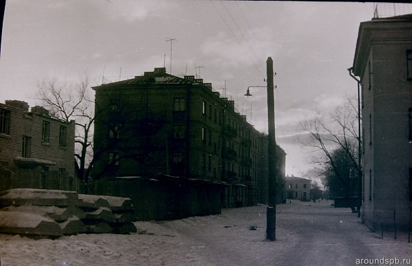 Вид на дом №20 к.3 по ул.Крупской. угол бывш Среднего пр. и Канатной ул. 