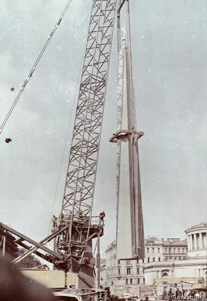 Общая высота обелиска — 36 метров. Диаметр базы — 3,6 метра. 
