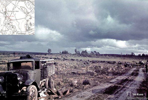 Центральная часть колонны 43-й дивизии на поле у деревни Порлампи (сзади)