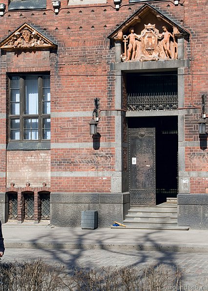 Вход в Финляндский банк (Сберкасса). 1910 год. арх. Г.Нюстрём