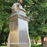 Памятник Микаелю Агриколе - основоположнику финской письменности 
