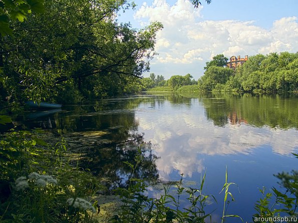 Знаменка. Императорские конюшни